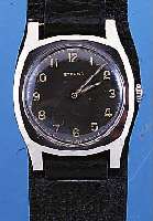ETERNA MILITäRARMBANDUHR, REF.-NR. 3328981, SCHWEIZ UM 1935, EDELST., CARREE-CAMBRE-FORM, BODEN GESCHR., SCHW. BLATT, ALTERSBED. FARBL. GET., GR. ...