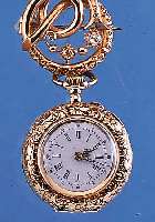 DAMENTASCHEN/ANHäNGEUHR, SCHWEIZ/DEUTSCHLANDUM 1904, RG 585/000, RUNDUMGRAV., BLüTENDEKOR,PERF. EMAILBL., ORIG.-ZEIGER, METALLCUV., ZY- LINDERW. ...