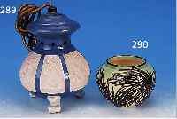 VASE, KARLSRUHER MAJOLIKA, PROF. LäUGER, KERAMIK, KIEFERNDEKOR, BUNT BEMALT, H. 9 CM