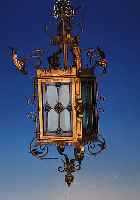 DECKENLAMPE, DEUTSCH, UM 1900/20, MONTUR SCHMIEDEEISEN, H. CA. 72 CM, BUNTE GLASEINSäTZE, ALTE ELEKTR. NICHT GEPRüFT, L. L. ...