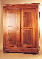 SCHRANK, DEUTSCH, PFALZ, UM 1840-50, NUßBAUM MASSIV, CA. 202 X 157 X 59 CM, AUFGE- ARBEITET BZW. REST., SCHLAGLEISTE U. LEISTE AM KRANZ U. ...
