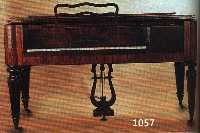 TAFELKLAVIER, DEUTSCH, UM 1830-40, NUßBAUMWURZELFURNIER, GEDRECHSELTE BEINE, SEITLICH RECHTS SCHWUNDRISS LäNGS, RüCKSEITE ...