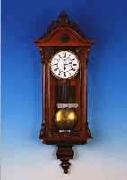 WANDUHR, WIEN, UM 1870/80, VERZIERTES HOLZGEHäUSE, ALTER WURMBEFALL, ORIG. BEKRöNUNG, DREISEITIG VERGLAST (EIN GLASFEHLT), ...