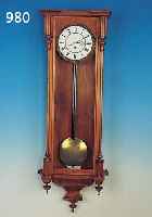WANDUHR, GEBIET DER EHEM. K.K. MONACHIE, UM 1870/80, HELLES EDELHOLZGEHäUSE, ORIG. AUF- SATZ, DREISEITIG VERGLAST, ZWEIGETEILTES ...