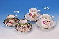 ZWEI MOKKATASSEN MIT UNTERTASSEN, NYMPHENBURG,UM 1900/10, PORZELLAN FEINE BUNTE BEMALUNG, GRüNER SCHUPPENDEKOR, UMLAUFEND FLORAL BE- MALT, ...