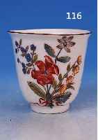 TASSE, MEISSEN, UM 1730, PORZELLAN, FEINE BUNTE BEMALUNG VON BLUMENBOUQUET UND INSEKTEN,WIE Z. B. MAIKäFER, RAUPE, WESPE ETC., AUSGE- FALLENER ...