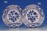TELLER, MEISSEN, UM 1860, PORZELLAN, BLAUE BEMALUNG, ZWIEBELMUSTER, RAND IN DURCHBRUCH- ARBEIT, GOLDSTAFFAGE, D. 20 CM