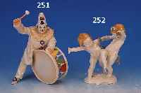 PORZELLANSKULPTUR, HUTSCHENREUTHER, 20. JH., TANZENDE MäDCHEN, SIGNIERT TUTTER, H. 16 CM