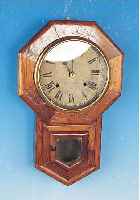 WANDUHR, ENGLAND, UM 1900, SOG. ACT OF PAR- LIAMENT-UHR, HOLZGEHäUSE, VERGLASTE TüR, LüNETTE SEK., METALLZIFFERBLATT ALTERSBEDINGT FLECKIG, ...
