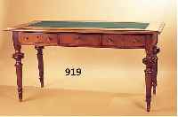 SCHREIBTISCH, GRüNDERZEIT, UM 1880/90, NUßBAUMFURNIER, FILZPLATTE ERNEUERT, L. ALTERSSPUREN, 82 X 156 X 81 CM