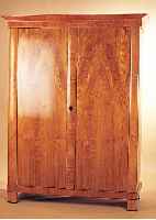 SCHRANK, ÖSTERREICH, UM 1830, RüSTERFURNIER, LEICHT VERZOGEN, TEILREST., L. FURNIERSCHäDEN 187 X 143 X 58 CM