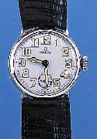 OMEGA HERRENARMBANDUHR, REF.-NR. 9003174, SCHWEIZ UM 1920, METALL NACHVERCHR., SCHAR- NIERBODEN, GLASR. GEDR., PERF. EMAILBL. SIGN.,AUßER ...