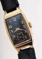 DUB DAMENARMBANDUHR, SCHWEIZ/FRANKREICH UM 1938, GG 750/000, TONNENFORM, BODEN GEDR., INNENSCHALE GEGEN MAGNETISMUS, FORMANKERW. VONFEF, 15 ST., ...