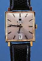 TISSOT HERRENARMBANDUHR STYLIST, SCHWEIZ UM 1964, GG 585/000, CARREE-GEH., MAßE üBER DIE FLäCHEN CA. 29 X 29 MM, VERS. BLATT ALTERSBE- D. L. ...