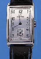 OMEGA HERRENARMBANDUHR, REF.-NR. 891, SCHWEIZ UM 1942, EDELST., RECT.-FORM, BODEN GEDR., IN SICH L. GEW., BLATT REST., KL. SEK. TEILVERT., ...