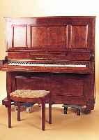KLAVIER, J. L. DUYSEN, UM 1900, WURZELNUßFURNIER, BZE. J.L. DUYSEN PIANOFORTE,FABRIKANT SR.K.K.H. D. KRONPRINZEN, ...