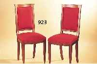 12 STüHLE, 2. HäLFTE 20.JH, NUßBAUM MASSIV EIN STUHL L. REP. AN DER LEHNE, H. 105 CM SH. 48 CM