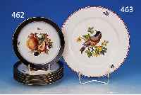 SECHS OBSTTELLER, FRAUREUTH, UM 1935/38, PORZELLAN, BUNTE BEMALUNG VON OBST, BEEREN U. INSEKTEN, KOBALTBLAUE RäNDER GOLDSTAFFAGE, D. 19,5 CM, ...