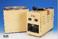 ULTRASCHALLGERäT "ELMA", UM 1970, METALL- GEHäUSE GELACKT, FüLLMENGE 2 LITER, NETZSPANNE110-240 VOLT, 50-60 HZ, MIT DAZUGEHöRIGEM ...