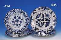 ZWEI TELLER, CHINA, UM 1760/70, PORZELLAN, D. 21.5 - 23 CM, AN DEN RäNDERN BEST.