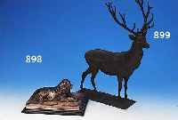 SKULPTUR, MEYER-PYRITZ, SIGN., UM 1900, KUPFER VERSILBERT, LIEGENDER HUND AUF HOLZ- SOCKEL, CA. 27,5 CM, L. ALTERSSP.