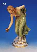 PORZELLANFIGUR, MEISSEN, UM 1900, 1. WAHL, DIE KUGELSPIELERIN, ENTWURF W. SCHOTT, BUNT BEMALT, HAND, ARM UND SCHULTER RESTAURIERT, H. CA. 36 CM