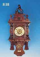 WANDUHR, JUNGHANS, UM 1900, SOG. FREISCHWIN-GER, VERZIERTES HOLZGEHäUSE, DREISEITIG VER- GLAST, AUFSATZ UND BEKRöNUNG SEKUNDäR, ...