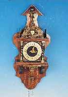 WANDUHR, NEUZEITLICH, DER "ZAAN-CLOOK" NACH-EMPFUNDEN, AUF HOLZ MONTIERT, GEGOSSENE MESSINGGUßAPPLIKATIONEN, ANTRIEB üBER KETTEN ...