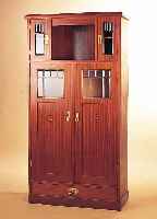 VIELZWECKSCHRANK, DEUTSCH, UM 1910, JUGENDSTIL MAHAGONIFURNIER MIT GEOMETRISCHEN INTAR- SIEN, FACETTIERTE GLASEINSäTZE, SOCKELSCHUB, 172 X 90 X ...