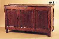 FLACHDECKELTRUHE, NORDDEUTSCH, UM 1780 EICHE MASSIV, KASSETTIERT, BODEN INNEN BESCH. ALTERSBEDINGT BESCH., OHNE SCHLüSSEL, 73 X 123 X 73 ...