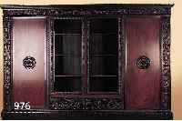GROßER BüCHERSCHRANK, RENAISSANCESTIL, UM 1920, EICHEFURNIER Z.T. MASSIV UND WURZEL- NUßFURNIER, MITTIG ZWEI FACETTIERTE GLAS- TüREN, ...