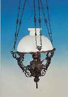DECKENPETROLEUMLAMPE, DEUTSCH, UM 1890, REICH VERZIERTE METALLMONTUREN, TEILS IN DURCHBRUCHARBEIT, VOLLPLASTISCHE ALLEGORISCHE ...