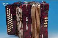 AKKORDEON, HOHNER, 50ER JAHRE, CLUB II B R, ROTES BAKELITGEHäUSE, PERMUTT-TASTATUR, L. AL-TERSSP., IN KOFFER (L. BESCH.)