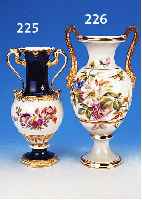 GROßE DOPPELHENKELVASE, BING UND GRöNDAHL, UM 1870, PORZELLAN, H. 35 CM, GROßE BLUMEN- BOUQUETMALEREI, GOLDSTAFFAGE BERIEBEN