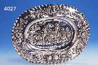 OVALER TELLER, 13LöTIGES SILBER, WOHL BALTIKUMUM 1780, TREIBARBEIT, SPIEGEL MIT DARST. VON BACCHANTEN MIT ZIEGEN UND GANS IN LAND- SCHAFT, ...