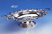 ANBIETSCHALE, DEUTSCH WMF UM 1890/1900, METALL VERSILBERT, FOND MIT BLUMEN IN ELE- GANTER LINIENFüHRUNG, RAND MIT FLORALER ...