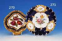 ZIERTELLER, MEISSEN, MITTE 20. JH., PORZEL- LAN, KOBALTBLAUER GRUND, GOLDSTAFFAGE, MIN. BERIEBEN, D. 29 CM