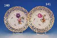 ZIERTELLER, KPM BERLIN, UM 1921, PORZELLAN, D. 23 CM, SCHLEIFENDEKOR, BLUMENBOUQUET- MALEREI, D. 23.5 CM