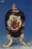 DECKELFLAKON IN EIFORM, MEISSEN, UM 1900, PORZELLAN, H. 16 CM, KOBALTBLAUER FOND, DREI KARTUSCHEN, ZWEI GROßE BOUQUETS, APPL. BLüM- CHEN UND ...
