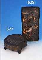 TUSCHESTEIN IN FORM EINES HOCKERS, CHINA, UM 1900, REICH RELIEFIERT UND PARTIELL BUNT BEMALT, SCHRIFTZEICHEN, H. CA. 7,5 CM, D. CA. 19 CM