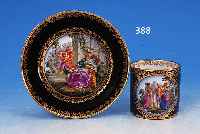 TASSE MIT UNTERTASSE, MEISSEN, UM 1800, PORZELLAN, KOBALTBLAUER FOND, IN DER FARGE L. ABWEICHEND, IN JE EINER KARTUSCHE FEINE BUNTE BEMALUNG ...