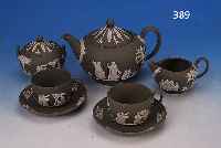 DEJEUNER, WEDGWOOD, 20. JH., BISQUITPORZEL- LAN, BEST. AUS: 2 TASSEN MIT UNTERTASSEN, TH. 6 CM; MILCHKANNE H. 7 CM; ZUCKERDOSE, H. 10 CM; ...