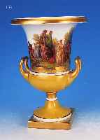 KRATERVASE, KPM BERLIN, 1823-32, PORZELLAN, OCKERFARBENER FOND, UMLAUFENDE WATTEAU-SZENEN,DARST. VON PERSONEN IN PARKLANDSCHAFT, INSGE- SAMT 16 ...