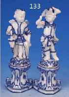 PAAR FIGUREN, KPM BERLIN, UM 1900, PORZEL- LAN, MäNNL. U. WEIBLICHER PUTTO, BLAUE UNTER- GLASURBEMALUNG, AUF SOCKEL, H. JE 16 CM