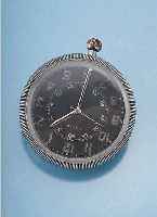LONGINES EINBAUBORDUHR, ALUMINIUM, FüR FLIE-GER, SCHW. BLATT ALTERSBED. FL., INDIR. ZEN- TRALSEK., BODEN 3-FACH VERSCHR., D. CA. 65 MM,WERK VERG., ...