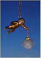 KLEINE DECKENLAMPE, FRANKREICH, 20ER JAHRE, SPRITZGUß, NEU GEFAßT, H. 50 CM, NEUER ROSENSCHIRM