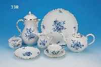 KAFFEESERVICE, MEISSEN, 50ER JAHRE, PORZEL- LAN, BLAUE BLUMEN MIT INSEKTEN, GOLDGRäSERN UND GOLDRAND, INSGES. 17-TEILE, BEST. AUS: 6 GEDECKEN, ...