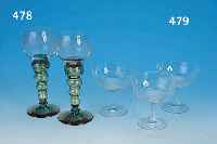 VIER RöMER, DEUTSCH, UM 1880/90, GLAS, H. 20 CM, GRüNER STIEL, FARBLOSE KUPPA, GESCHNITTENER DEKOR, TüRKISFARB., ...