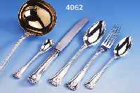 79TEILIGES BESTECK, PFORZHEIM UM 1890, 750ER BZW. 12LöTIGES SILBER, REINER BAROCKSTILHERVORR. QUALITäT, SCHöNE VERARBEITUNG MIT BEIDS. ...