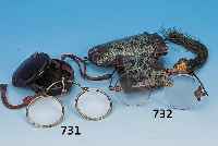 BRILLE, CHINA, UM 1800/20, GLAS, METALLMON- TUR, KLAPPBüGEL, ROCHENHAUTETUI MIT METALLVER-ZIERUNG U. QUASTE